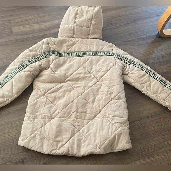 PrettyLittleThing Puffer Jacket USA Size 0 NEW NWT - Picture 2 of 2